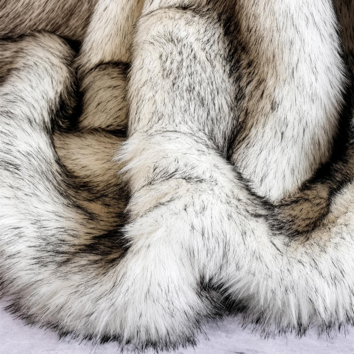 Luxury Faux Fur Throw Blanket – Ultra Plush Sofa and Bed Cover