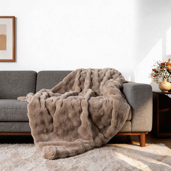 Soft Faux Fur Throw Blanket – Lightweight All-Season Cozy Throw