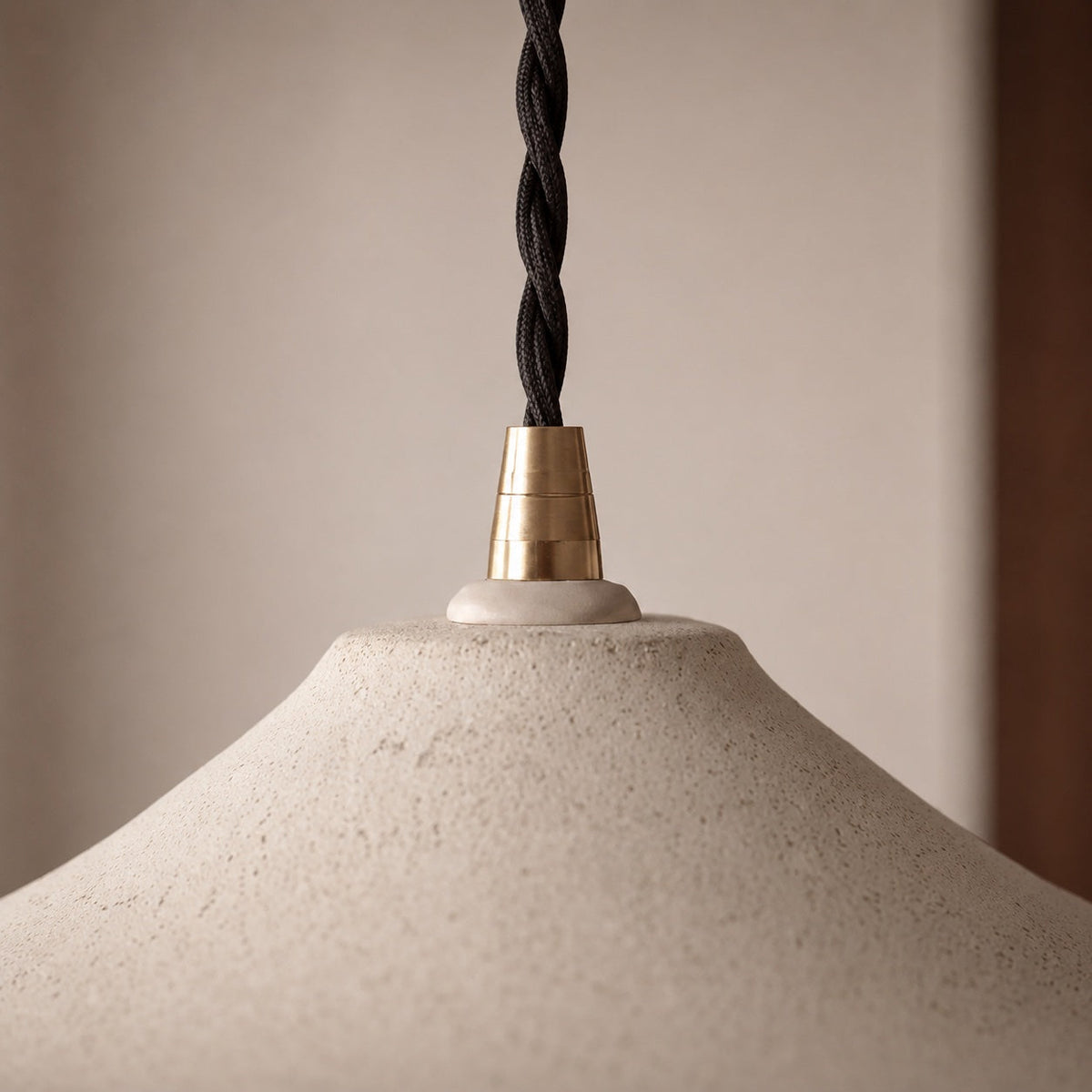 Sculptural Disc Pendant Light | Adjustable LED Suspension