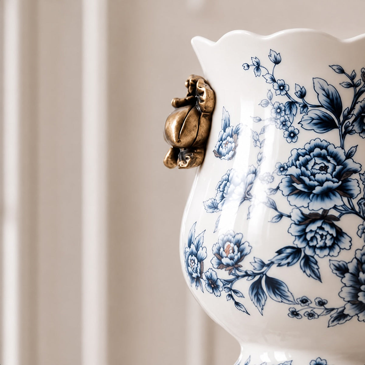 Large White Porcelain Vase – Scalloped Rim Decorative Flower Vase