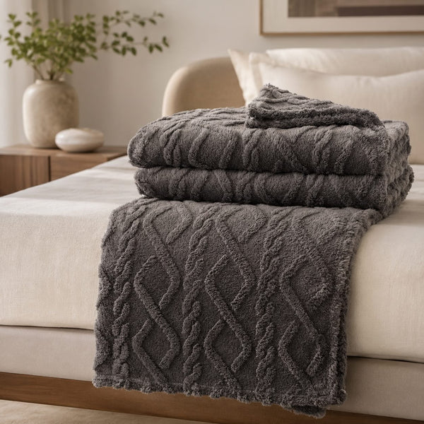 Lightweight Coral Fleece Throw – Soft Everyday Sofa and Bed Blanket