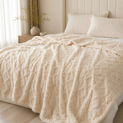Lightweight Coral Fleece Throw – Soft Everyday Sofa and Bed Blanket