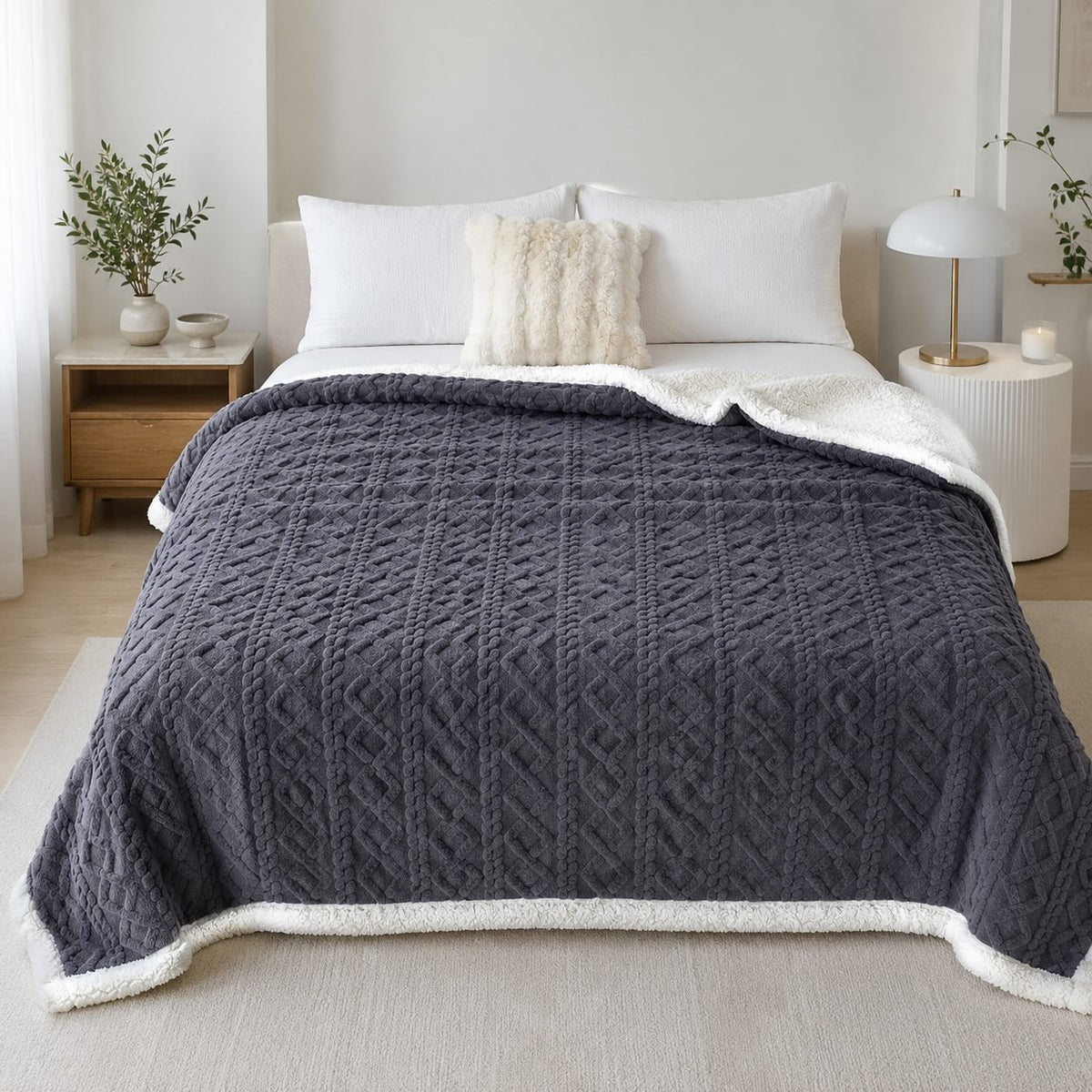 Warm Coral Fleece Throw Blanket – Lightweight Polyester Sofa Blanket