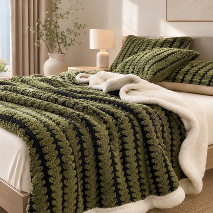 Cozy Flannel Throw Blanket – Lightweight Soft Velvet Portable Throw