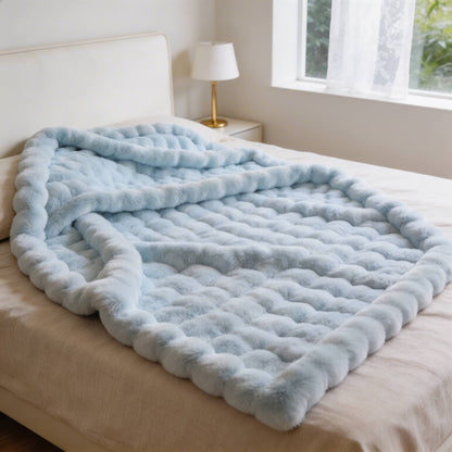 Soft Faux Fur Throw Blanket – Lightweight All-Season Cozy Throw