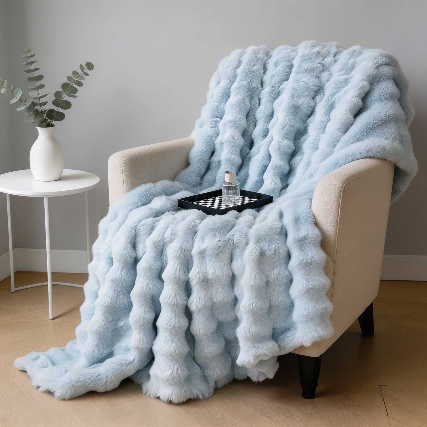 Soft Faux Fur Throw Blanket – Lightweight All-Season Cozy Throw
