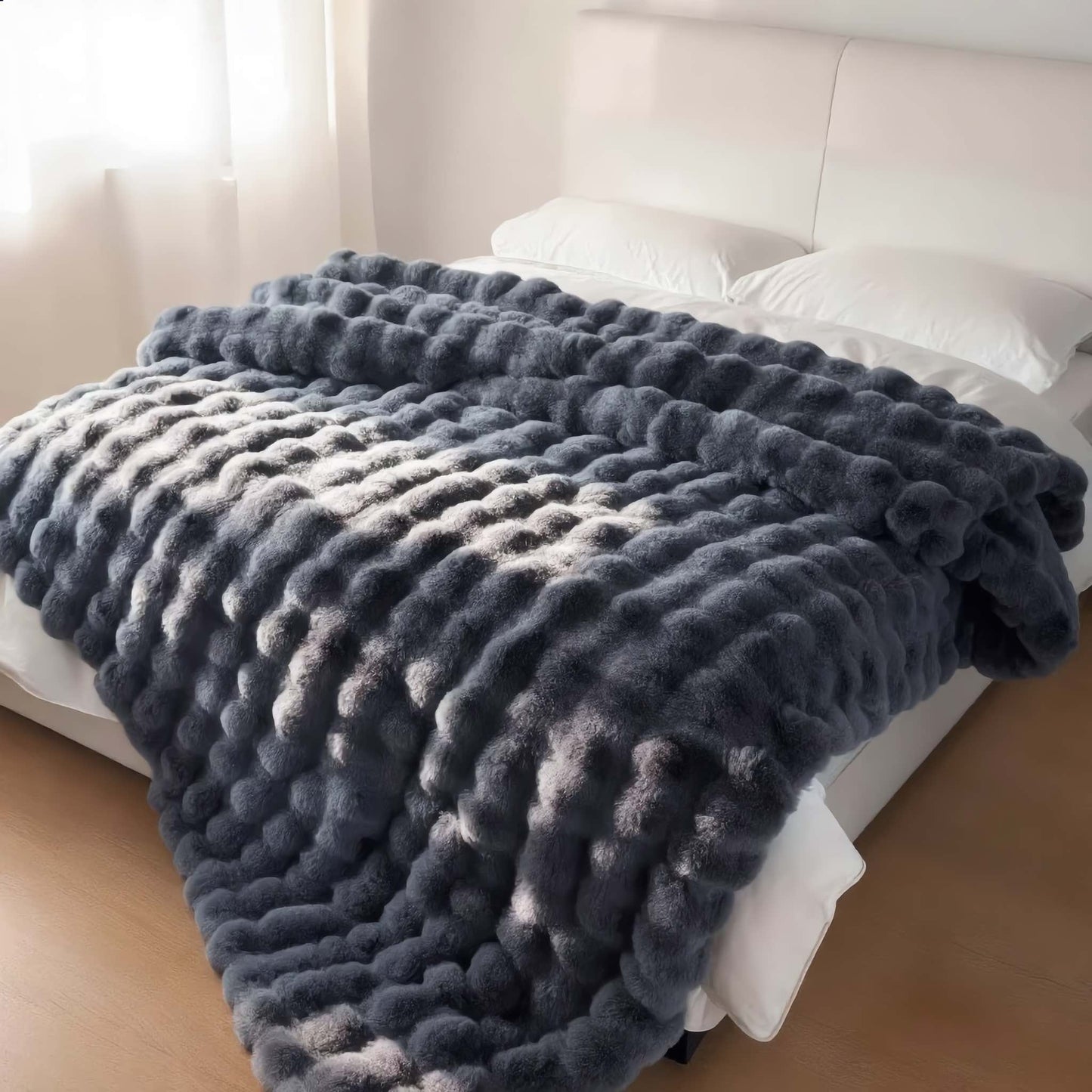 Soft Faux Fur Throw Blanket – Lightweight All-Season Cozy Throw