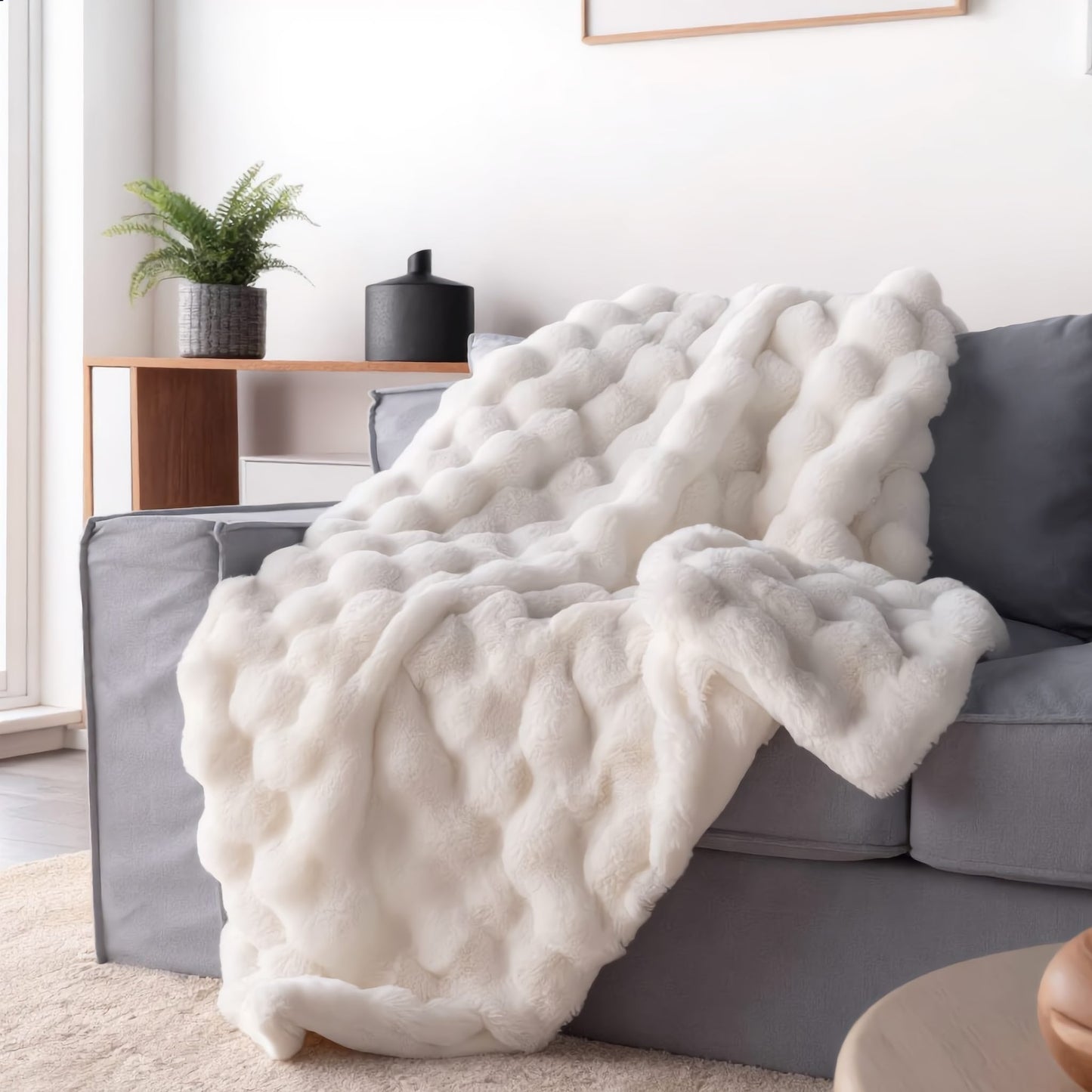 Soft Faux Fur Throw Blanket – Lightweight All-Season Cozy Throw