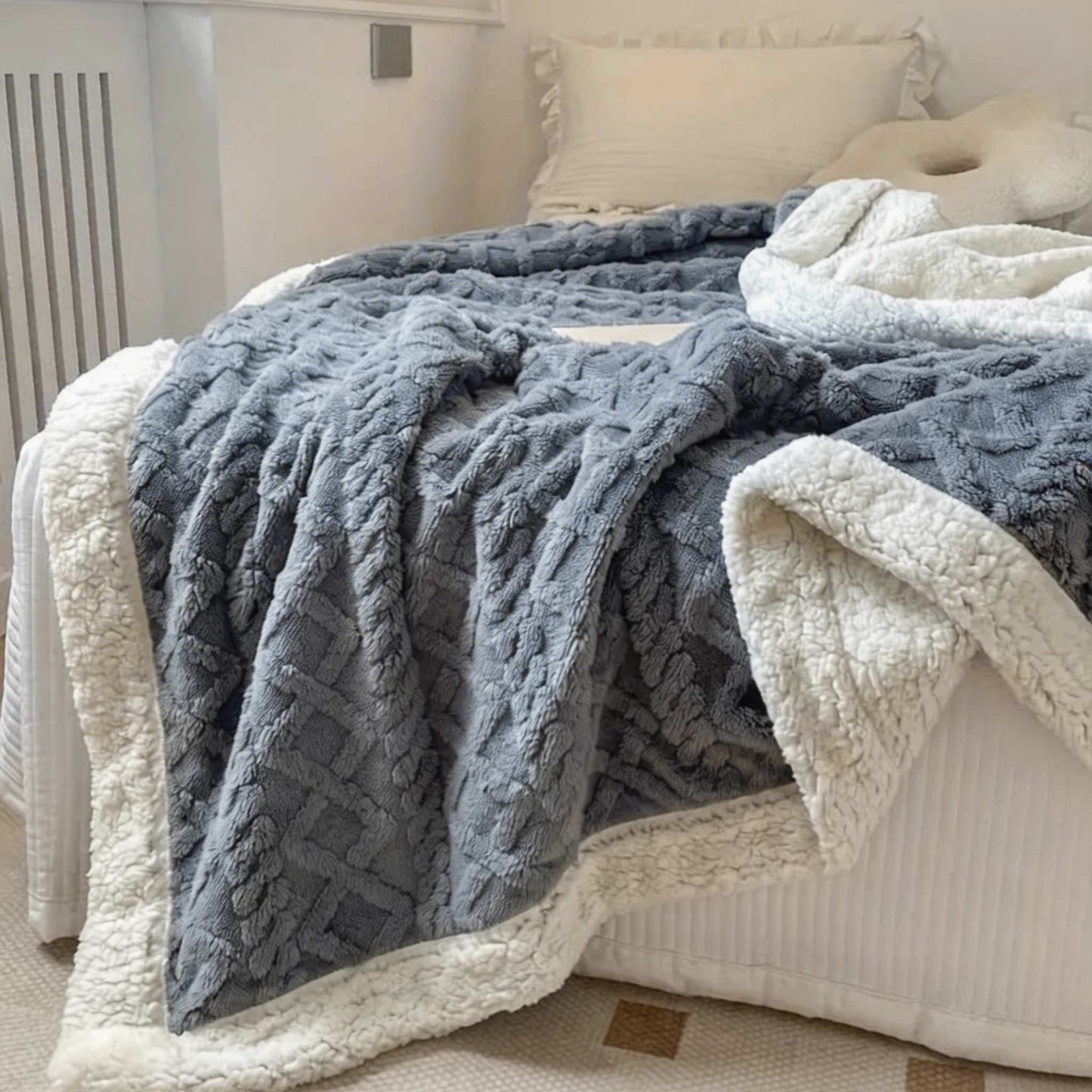 Reversible Sherpa Throw Blanket – Lightweight Soft Fleece Bed Throw