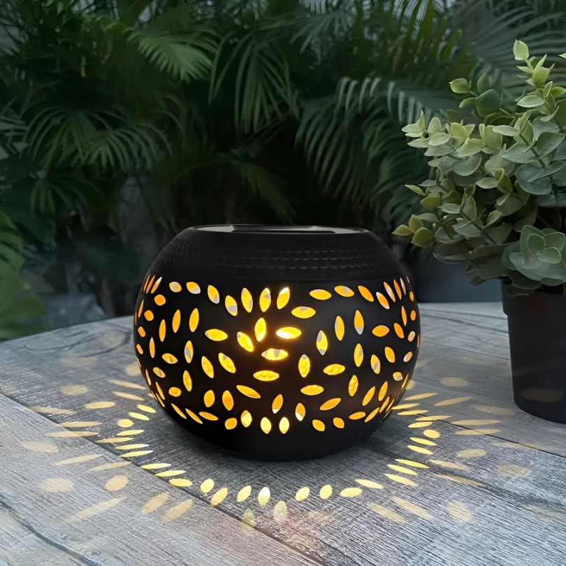 LumoPattern Solar Garden Light – Decorative Metal Lantern with Shadow Pattern Glow